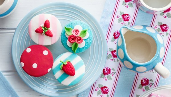 СВИ ЋЕ ХВАЛИТИ ВАШЕ ПОСЛАСТИЦЕ А МОЖЕ ДА СТОЈИ И 90 ДАНА: Како да направите најбољи фондан?