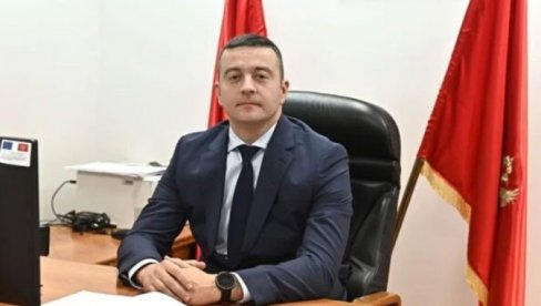 VELJOVIĆEV KADAR NA ČELU POLICIJE CRNE GORE? Prevlast u bezbednosnom sektoru poljuljala odnose dveju članica vladajuće većine VELJOVIĆEV KADAR NA ČELU POLICIJE CRNE GORE? Prevlast u bezbednosnom sektoru poljuljala odnose dveju članica vladajuće većine