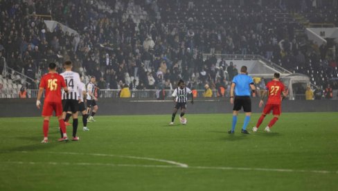 PARTIZAN ZNAČAJNO OTEŽAO PUT KA PRVOM MESTU UOČI PLEJ-OFA: Derbi u Humskoj - (ne) moguća misija