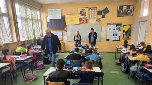 „ПАЖЉИВКОВА СМОТРА“ У ПАРАЋИНУ: Одржана школска такмичења са око 1.200 ученика (ФОТО) „ПАЖЉИВКОВА СМОТРА“ У ПАРАЋИНУ: Одржана школска такмичења са око 1.200 ученика (ФОТО)