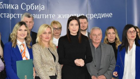 ВУЈОВИЋ ПОТПИСАЛА УГОВОРЕ ЗА ПРОЈЕКТЕ УНАПРЕЂЕЊА КВАЛИТЕТА ВАЗДУХА: За 65 градова и општина издвојено 700 милиона динара (ФОТО) ВУЈОВИЋ ПОТПИСАЛА УГОВОРЕ ЗА ПРОЈЕКТЕ УНАПРЕЂЕЊА КВАЛИТЕТА ВАЗДУХА: За 65 градова и општина издвојено 700 милиона динара (ФОТО)