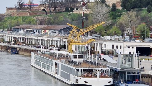 OTVORENA NAUTIČKA SEZONA: Na Savsko pristanište uplovio prvi kruzer sa stranim turistima (FOTO)