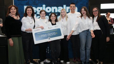 АПЛИКАЦИЈОМ ДО КУЛТУРНЕ БАШТИНЕ: Ученичка компанија ђака 14. гимназије најбоља у престоници (ФОТО) АПЛИКАЦИЈОМ ДО КУЛТУРНЕ БАШТИНЕ: Ученичка компанија ђака 14. гимназије најбоља у престоници (ФОТО)