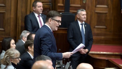 ЈОВАНОВ У СКУПШТИНИ: За 10 година жуте власти уписано 145.331 у бирачки списак Београда (ВИДЕО) ЈОВАНОВ У СКУПШТИНИ: За 10 година жуте власти уписано 145.331 у бирачки списак Београда (ВИДЕО)