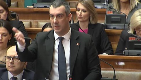 ORLIĆ OPOZICIJI U SKUPŠTINI: Odakle vama pravo da govorite o srpskim žrtvama?! (VIDEO)