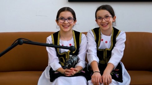 MALI ČUVARI SRPSKE KULTURE: Bliznakinje Tamara i Tatjana Đekić za Novosti (VIDEO) MALI ČUVARI SRPSKE KULTURE: Bliznakinje Tamara i Tatjana Đekić za Novosti (VIDEO)