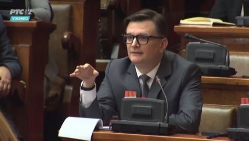 JOVANOV ODGOVORIO ĆUTI, SVI UMIRU OD SMEHA: Ana Brnabić je rekla šta je, vi izađite iz ormana (VIDEO)