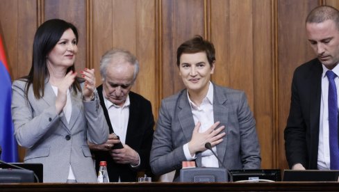 VELIKA ČAST I OBAVEZA DA NASTAVIM DA RADIM ZA DOBROBIT SRBIJE: Brnabić se oglasila posle izbora za predsednicu Skupštine (FOTO)