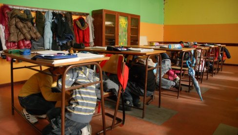 ЧЕТИРИ НЕ СПАСАВАЈУ ЖИВОТЕ: Краљевчани, већ 14 година, редовно организују обуке о понашању током земљотреса ЧЕТИРИ НЕ СПАСАВАЈУ ЖИВОТЕ: Краљевчани, већ 14 година, редовно организују обуке о понашању током земљотреса