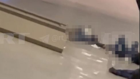 ТЕРОРИСТИЧКИ НАПАД У МОСКВИ: Маскиране особе пуцају у концертној дворани ТЕРОРИСТИЧКИ НАПАД У МОСКВИ: Маскиране особе пуцају у концертној дворани