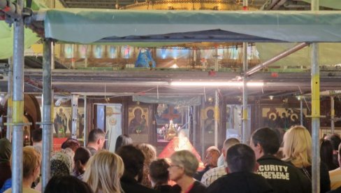 ПАРАСТОС ЗА ЖРТВЕ ТЕРОРИСТИЧКОГ НАПАДА У МОСКВИ: Грађани дошли у Руску цркву на Ташмајдану да одају почаст страдалима (ВИДЕО) ПАРАСТОС ЗА ЖРТВЕ ТЕРОРИСТИЧКОГ НАПАДА У МОСКВИ: Грађани дошли у Руску цркву на Ташмајдану да одају почаст страдалима (ВИДЕО)