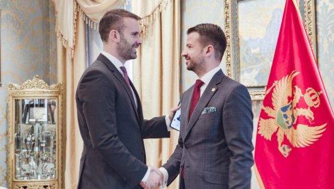 ДИПЛОМАТЕ НА ЧЕКАЊУ: После пада Ђукановићеве власти, у дипломатској мрежи упражњен велики број места ДИПЛОМАТЕ НА ЧЕКАЊУ: После пада Ђукановићеве власти, у дипломатској мрежи упражњен велики број места