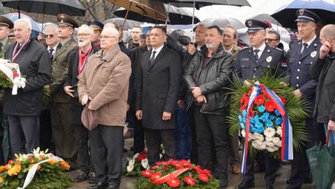 ВУЛИН ПОРУЧИО: Траже да признамо Косово, напустимо Републику Српску, уведемо санкције Русији, а само не траже опроштај за нашу убијену децу ВУЛИН ПОРУЧИО: Траже да признамо Косово, напустимо Републику Српску, уведемо санкције Русији, а само не траже опроштај за нашу убијену децу