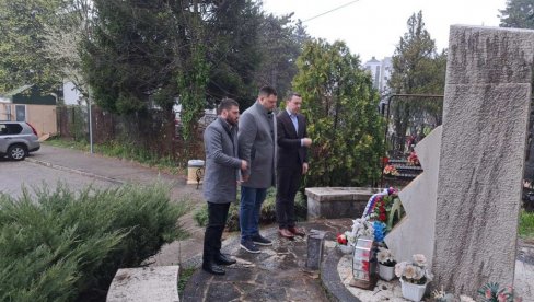 VEČAN IM SPOMEN: Kovačević položio venac za nevine žrtve VEČAN IM SPOMEN: Kovačević položio venac za nevine žrtve