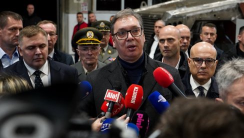 VUČIĆ NA PITANJE NOVOSTI: Jačaćemo našu vojsku - za koga se svi okolo spremaju i naoružavaju kada su u NATO?