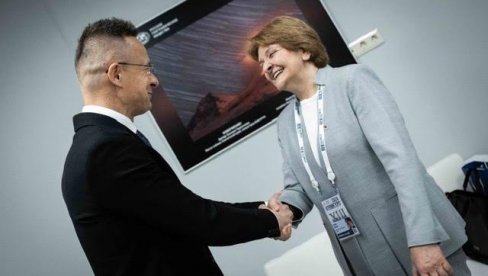 GRUJIČIĆEVA RAZGOVARALA SA SIJARTOM U SOČIJU: Ministri otvorili nove pravce u saradnji dve države GRUJIČIĆEVA RAZGOVARALA SA SIJARTOM U SOČIJU: Ministri otvorili nove pravce u saradnji dve države