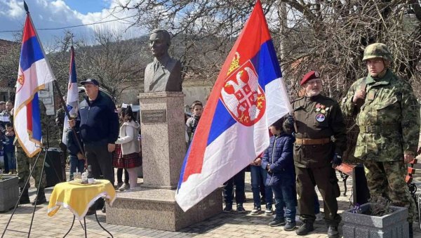 ЧЕТВРТ ВЕКА ОД ПОГИБИЈЕ ПИЛОТА ЂУРИЋА: Код спомен бисте у Давидовцу обележен „Дан сећања“ (ФОТО)