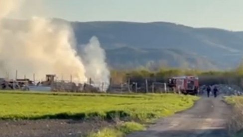 GUSTI DIM PREKRIO NEBO: Požar u Veterniku, na sreću nije bilo povređenih (VIDEO)