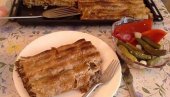 ŠARENI BUREK SA MESOM I KROMPIROM: Sarajevski recept za najtanje kore i ukusan fil (VIDEO)