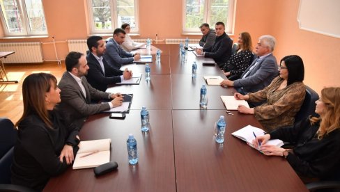MOMIROVIĆ NAJAVIO: Opštini Sopot šest tona naftnih derivata kao podrška razvoju lokalne privrede MOMIROVIĆ NAJAVIO: Opštini Sopot šest tona naftnih derivata kao podrška razvoju lokalne privrede