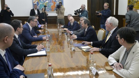 ПОЧЕО САСТАНАК: Вучић разговара са амбасадорима земаља Квинте ПОЧЕО САСТАНАК: Вучић разговара са амбасадорима земаља Квинте