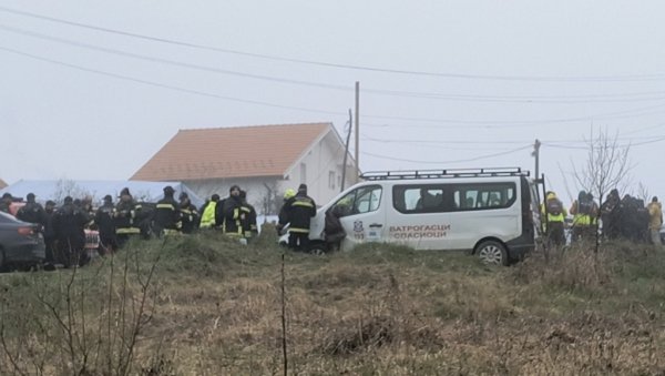 ПОГЛЕДАЈТЕ - ШТА СЕ ТРЕНУТНО ДЕШАВА У БАЊСКОМ ПОЉУ? Све службе окупљене испред куће где је нестала мала Данка (ФОТО/ВИДЕО)