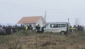 POGLEDAJTE - ŠTA SE TRENUTNO DEŠAVA U BANJSKOM POLJU? Sve službe okupljene ispred kuće gde je nestala mala Danka (FOTO/VIDEO)