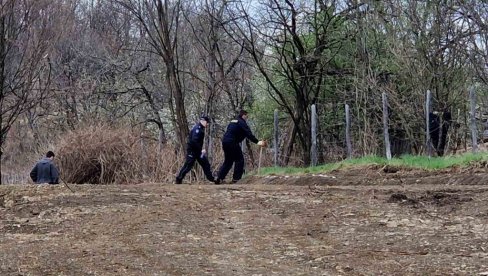 POLICIJA KOPA ISPRED KUĆE GDE JE NESTALA DEVOJČICA DANKA: Snimak sa lica mesta (VIDEO)