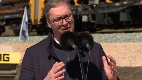 BRAČNI PAR IZ ŠVEDSKE, NEKI OD NAJBOLJIH HIRURGA... Vučić: Lekari se vraćaju u Srbiju, mnogo sam srećan zbog takvih vesti BRAČNI PAR IZ ŠVEDSKE, NEKI OD NAJBOLJIH HIRURGA... Vučić: Lekari se vraćaju u Srbiju, mnogo sam srećan zbog takvih vesti