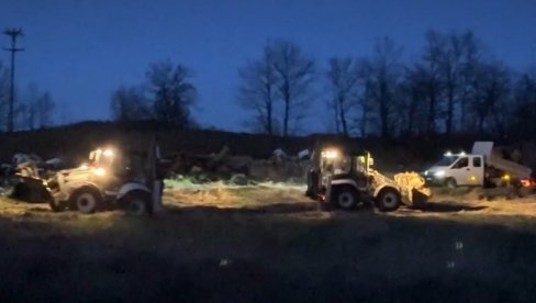ПОСЛЕ ДОЛАСКА ХИТНИХ СЛУЖБИ: Ево шта се дешава испред куће где је нестала Данка ПОСЛЕ ДОЛАСКА ХИТНИХ СЛУЖБИ: Ево шта се дешава испред куће где је нестала Данка
