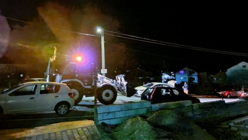 ПОСЛЕДЊИ СНИМАК: Министар Гашић напустио Бањско поље, ево шта се дешава на терену где је нестала Данка (ВИДЕО) ПОСЛЕДЊИ СНИМАК: Министар Гашић напустио Бањско поље, ево шта се дешава на терену где је нестала Данка (ВИДЕО)