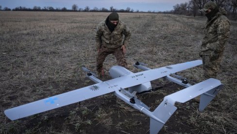 VELIKI NAPAD NA RUSIJU: Nakon što su uništili radar Nebo, Ukrajinci pogodili aerodrom na Krimu i fabriku raketa S-400 kod Moskve (VIDEO)