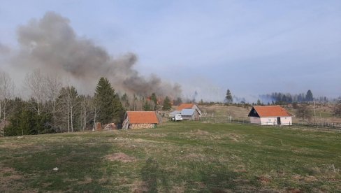 OD DIMA NE MOŽE DA SE DIŠE: Kod Prijepolja meštani u strahu zbog velikog požara koji se širi ka kućama (FOTO)