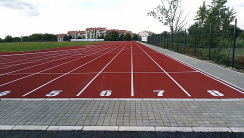 GDE SU NESTALI KULTURA I VASPITANJE? Nesavesni Požarevljani na atletski stadion uvode pse, voze rolere i bacaju smeće