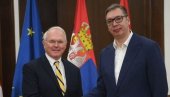 OGLASIO SE VUČIĆ POSLE SASTANKA SA HILOM: Evo o čemu je predsednik razgovarao sa američkim ambasadorom (FOTO)