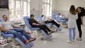 РЕЗЕРВЕ НА МИНИМУМУ: Апел грађанима да дају крв