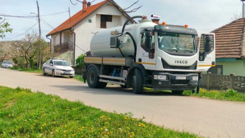 ЦИСТЕРНА ИСПРЕД КУЋЕ ОСУМЊИЧЕНОГ ЗА УБИСТВО ДАНКЕ: Ево шта ће се претраживати (ВИДЕО)