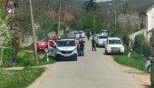 POLICIJA DOVELA UBICU DANKE U KUĆU DRAGIJEVIĆA: Sproveli ga sa lisicama, evo šta se dešava u Zlotu (VIDEO)