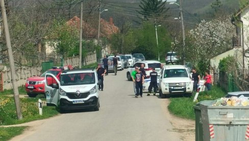 ПОЛИЦИЈА УШЛА У СЕЛО СУМРАКОВАЦ: Трага се за телом Данке Илић на локацији око 13 километара од Злота ПОЛИЦИЈА УШЛА У СЕЛО СУМРАКОВАЦ: Трага се за телом Данке Илић на локацији око 13 километара од Злота