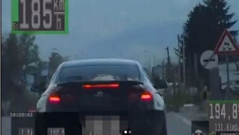 ЗА ВОЛАНОМ И БЕЗ ДОЗВОЛЕ Полиција у Сремској Митровици открила деветорицу возача који су учинили саобраћајне прекршаје