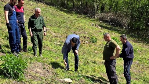 GRAD POMAŽE U POŠUMLJAVANJU: Kampanja „April-mesec čistoće“ nastavljena u Zvorniku