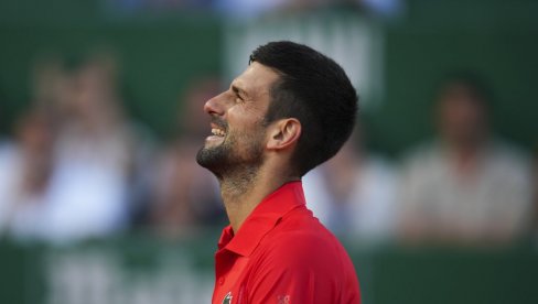 HIT SNIMAK ĐOKOVIĆA! Novak se igra sa psima, njegov komentar će vas nasmejati (VIDEO)