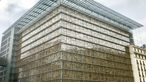 ТРАЖЕ ПУТ ДА ЗАОБИЂУ БРИСЕЛ: ЕУ се жури да дође до залеђених руских средстава за финансирање Украјине