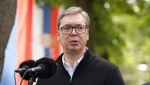 VUČIĆ OBILAZI POŽAROM NAJUGROŽENIJA MESTA: Predsednik u poseti porodicama koje su ostale bez kuća