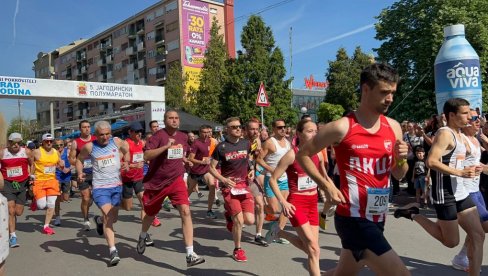 РУС БЕЗ ПРЕМЦА: Вјачеслав Соколов оборио рекорд јагодинског полумаратона (ФОТО) РУС БЕЗ ПРЕМЦА: Вјачеслав Соколов оборио рекорд јагодинског полумаратона (ФОТО)