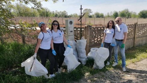 ČISTILI GRAD I SADILI DRVEĆE: Akcija „Za čistiji Svilajnac“ (FOTO)