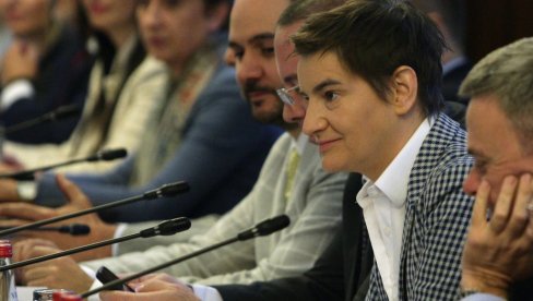 IMAMO SVAKI RAZLOG DA SE PONOSIMO Brnabić: Srbija je i danas, na Dan pobede nad fašizmom, pokazala da je slobodna i slobodarska