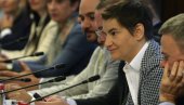 ИМАМО СВАКИ РАЗЛОГ ДА СЕ ПОНОСИМО Брнабић: Србија је и данас, на Дан победе над фашизмом, показала да је слободна и слободарска ИМАМО СВАКИ РАЗЛОГ ДА СЕ ПОНОСИМО Брнабић: Србија је и данас, на Дан победе над фашизмом, показала да је слободна и слободарска