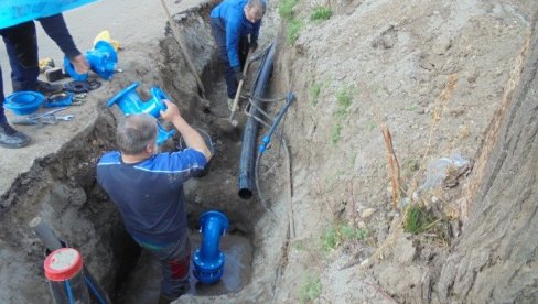 POČELO PRIKLJUČIVANJE NA VODOVODNU MREŽU: Radovi u Inđiji