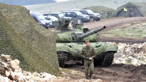 ТО ЈЕ ПРЕСКУПО, АЛИ ЈЕ ВАЖНО ЗА БЕЗБЕДНОСТ: Вучић - Сваки корак у војсци је тешко направити